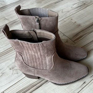 NWOT Universal Thread Boots by Target